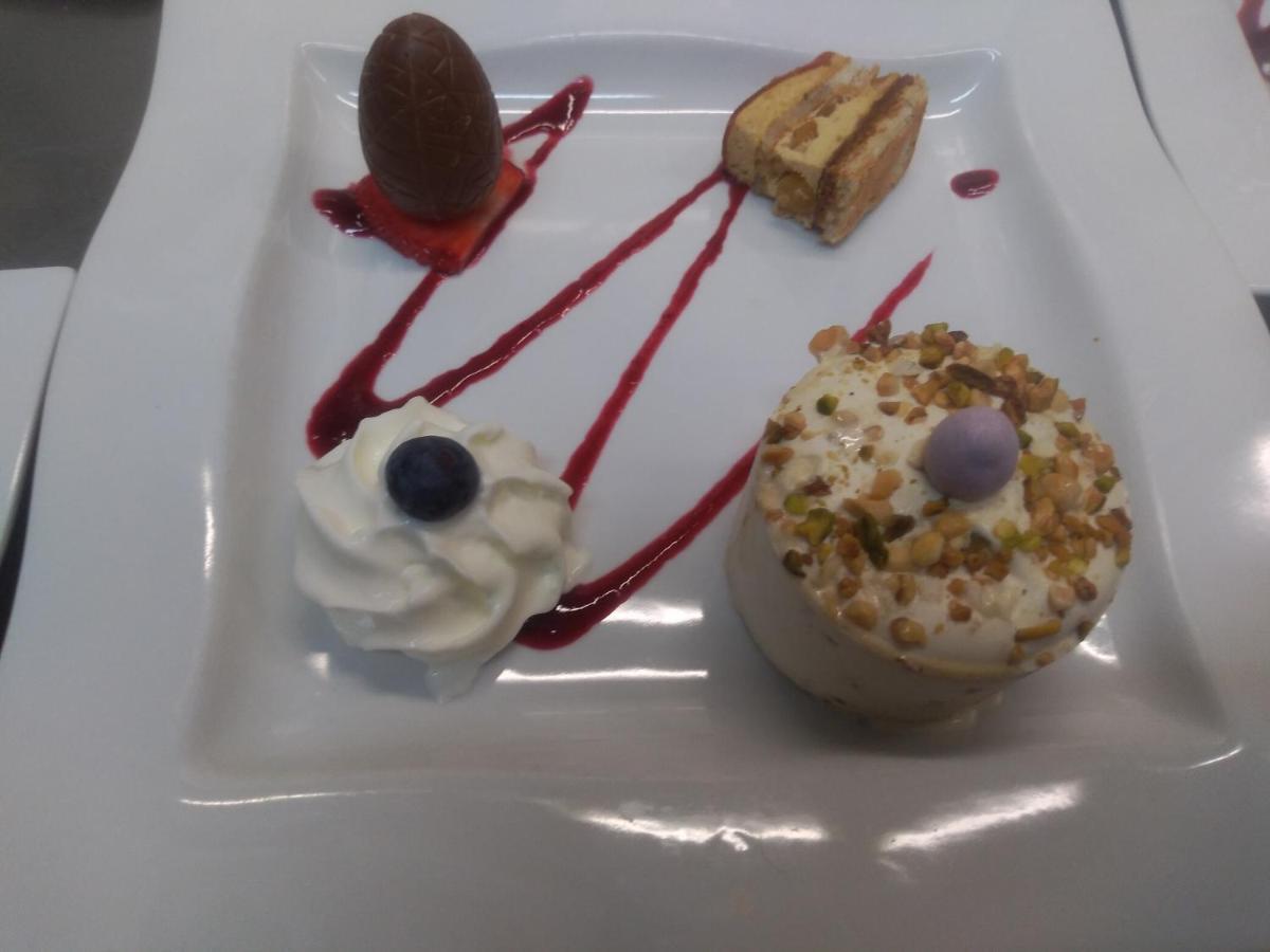 Le Lion D'Or Hotel แซงต์-เชลี-ดัปเชร์ ภายนอก รูปภาพ